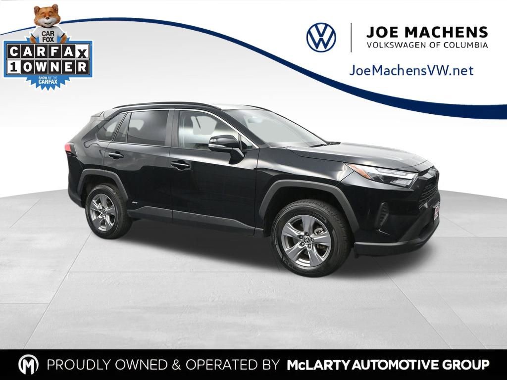 Used 2025 Toyota RAV4 XLE image 1
