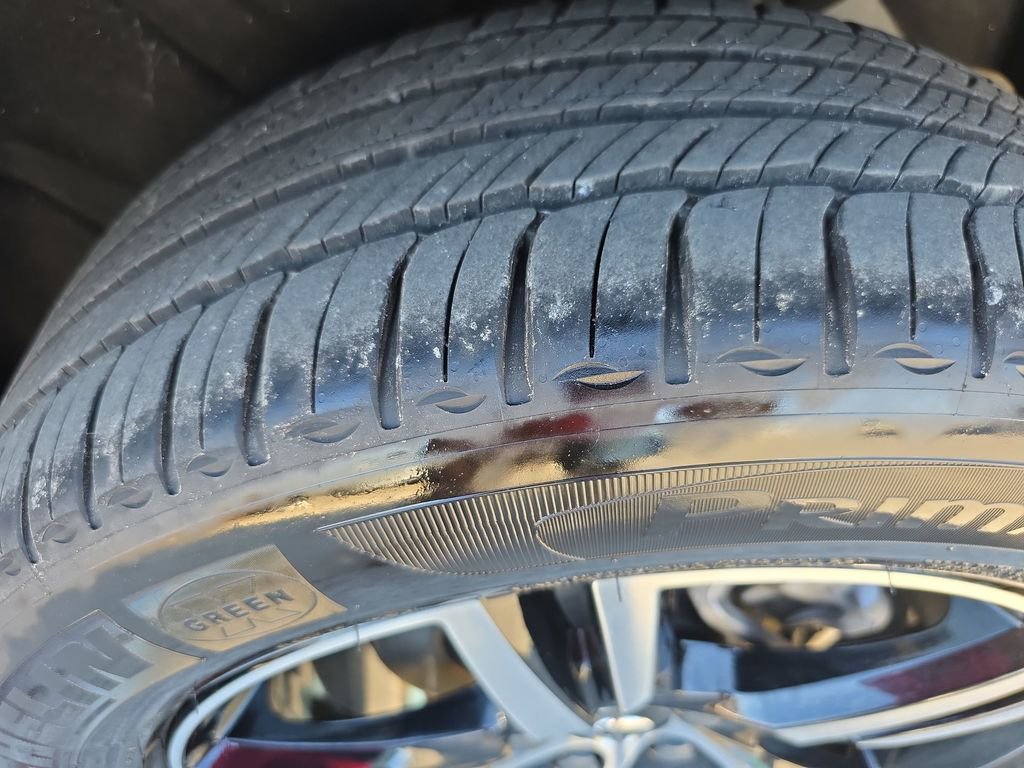 Used 2025 Volvo XC40 B5 Core image 36