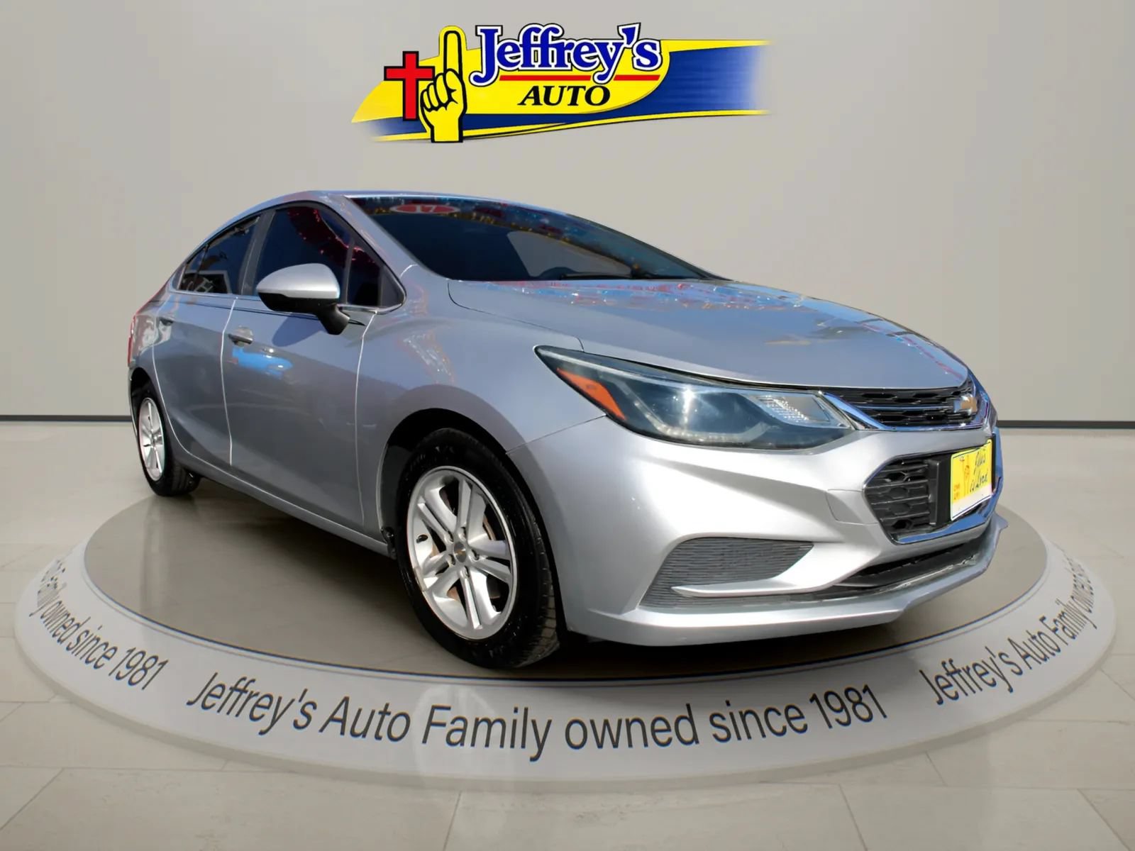 Used 2017 Chevrolet Cruze LT FWD image 6