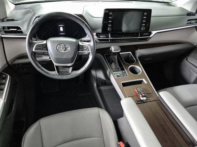 Certified 2024 Toyota Sienna XLE image 2
