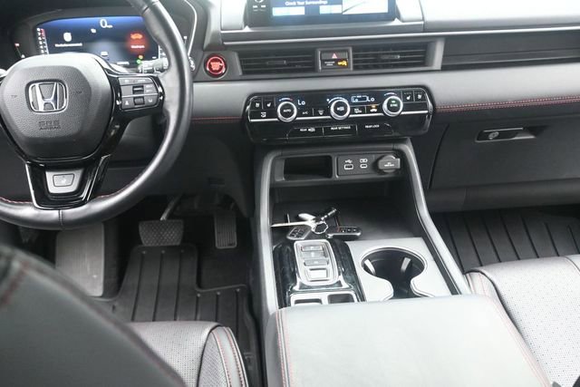 Certified 2025 Honda Pilot Black Edition image 21