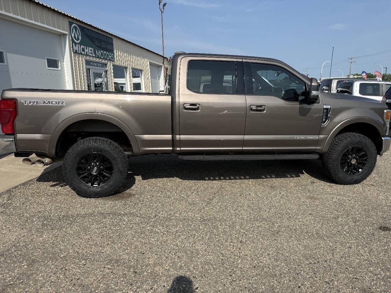 Used 2022 Ford F250 Lariat w/ Tremor Off-Road Package AWD/4WD image 4
