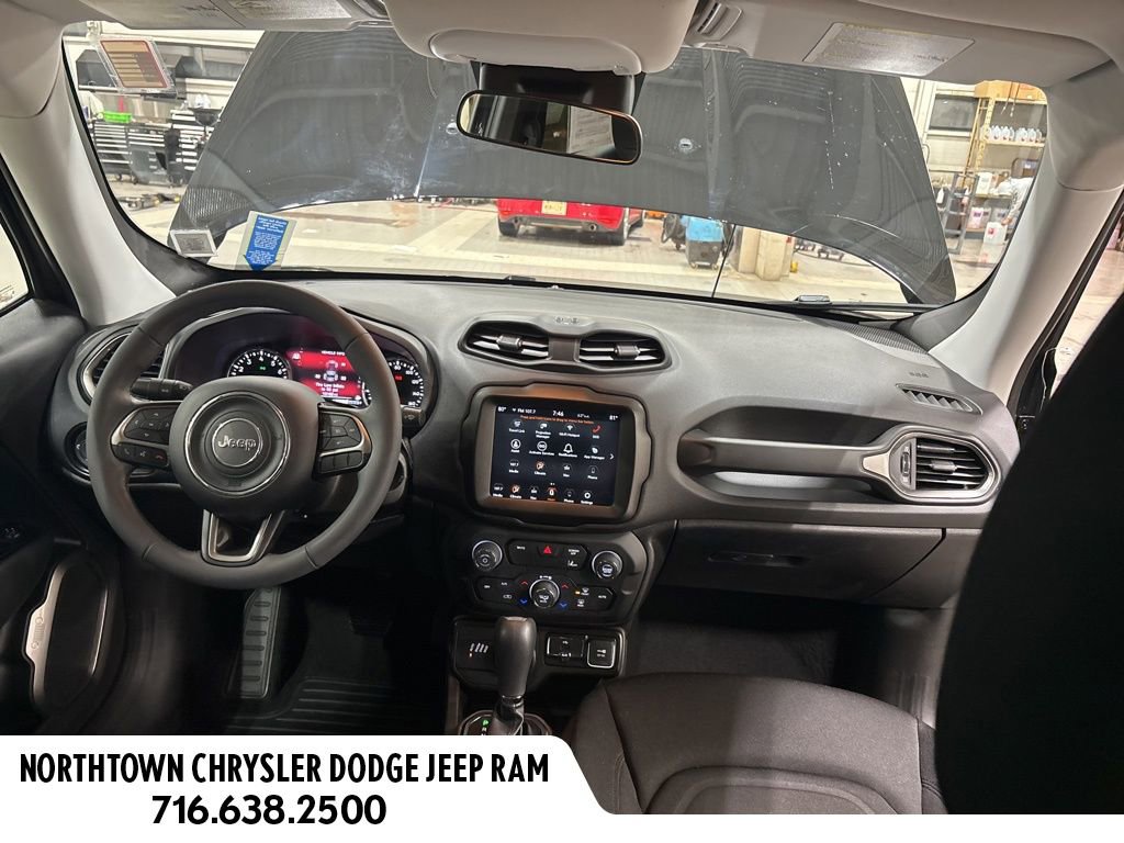 Used 2022 Jeep Renegade Latitude image 2