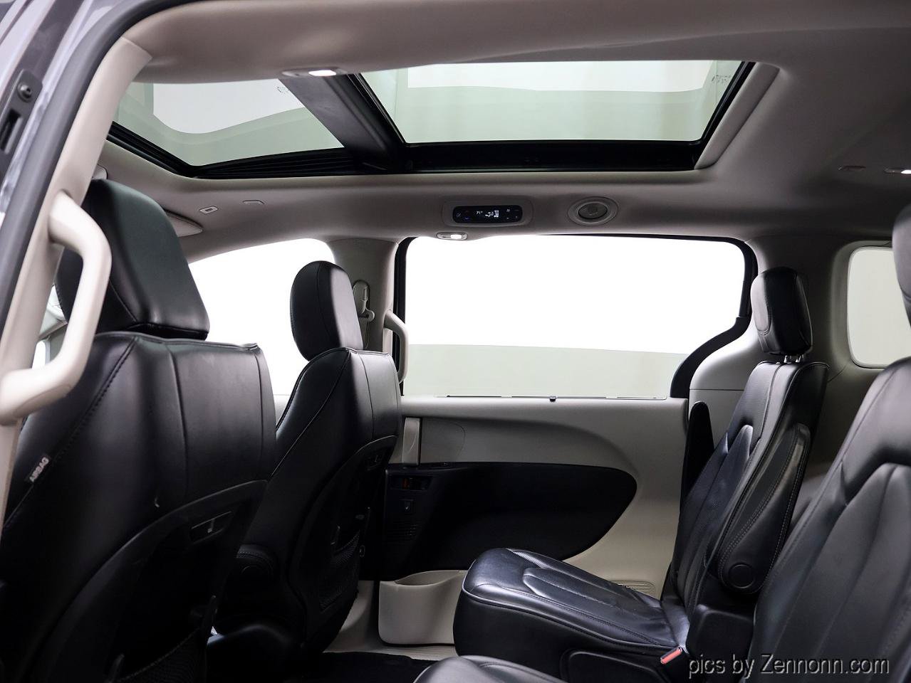 Used 2019 Chrysler Pacifica Limited FWD image 15