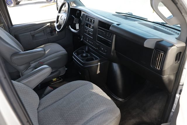 Used 2017 Chevrolet Express 3500 LT w/ LT Preferred Equipment Group RWD image 15