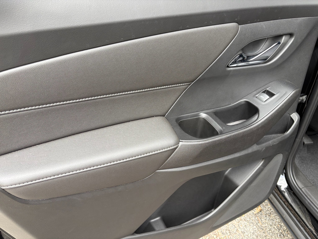 Used 2023 Chevrolet Traverse LT image 19