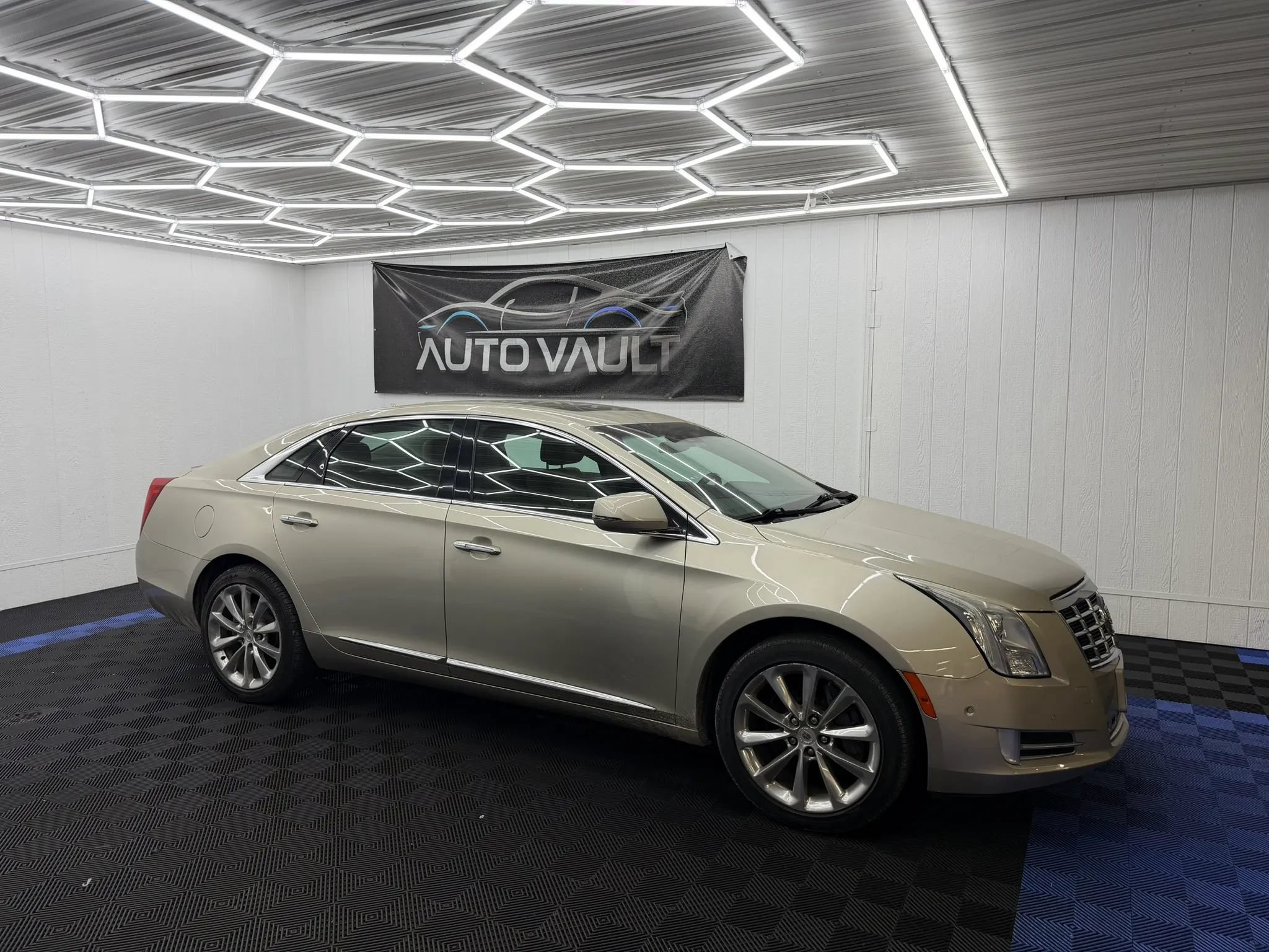 Used 2014 Cadillac XTS Luxury w/ Driver Awareness Package FWD image 2