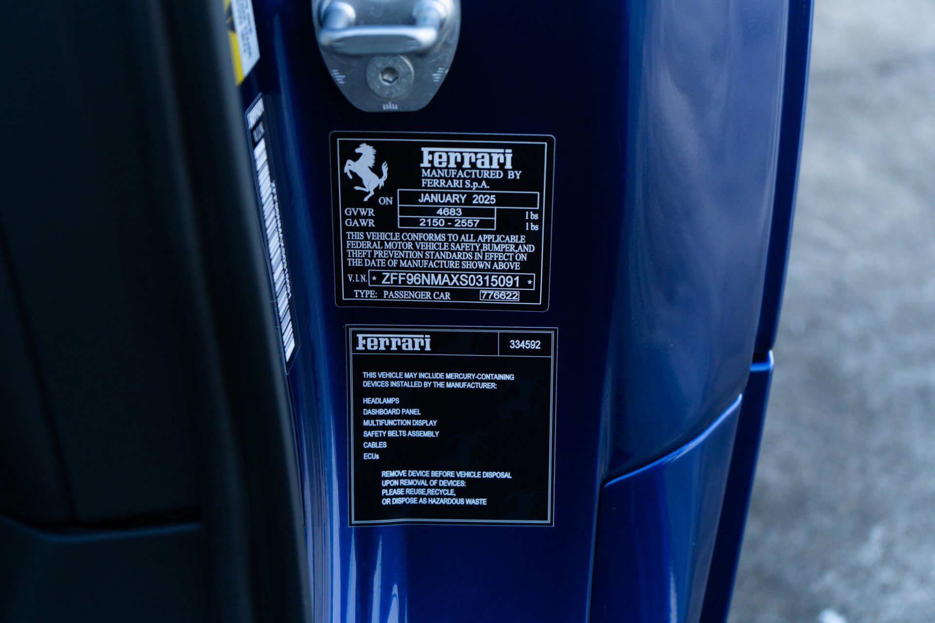 Used 2025 Ferrari SF90 Spider image 38