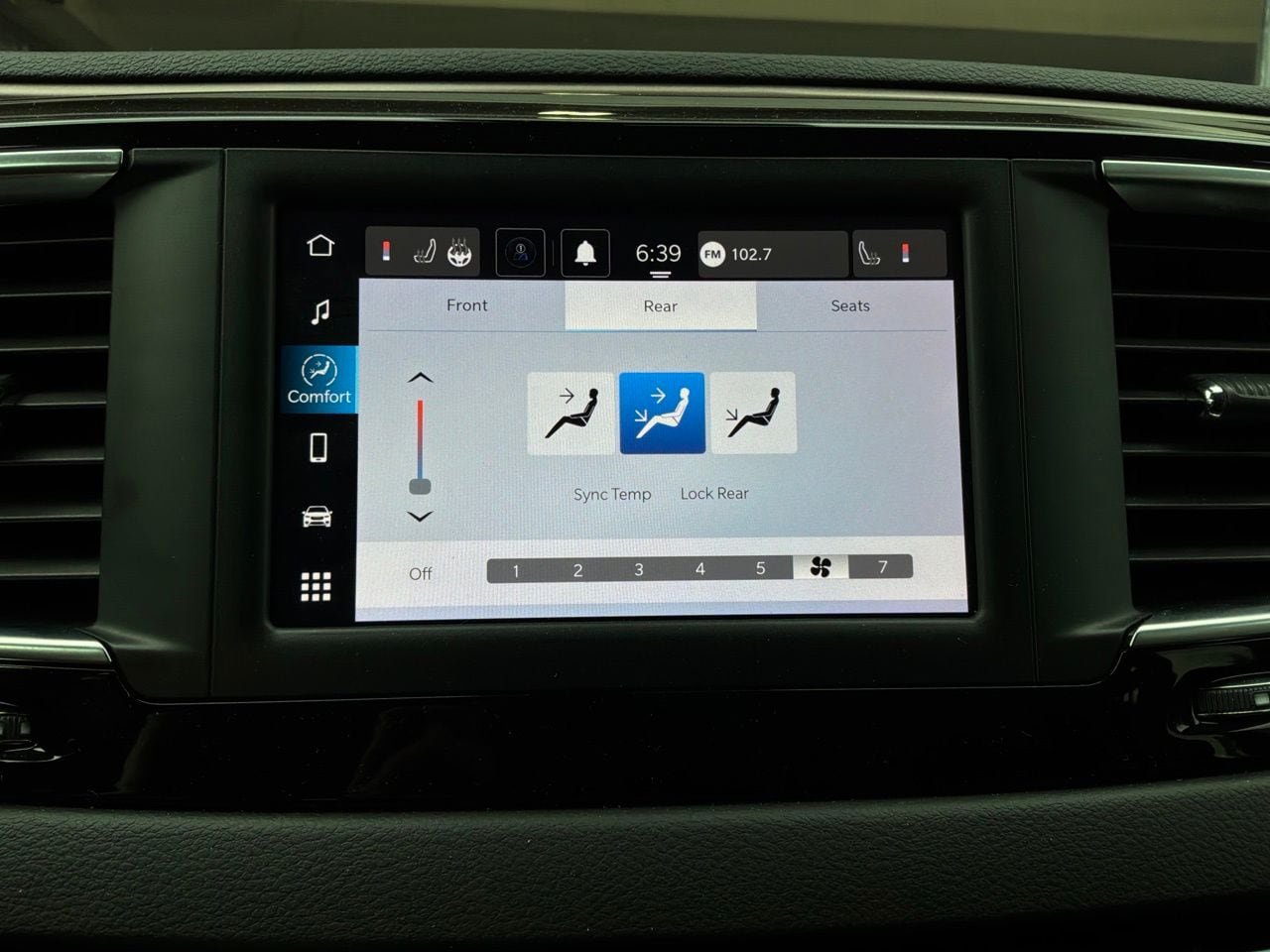 Used 2024 Chrysler Voyager LX FWD image 34