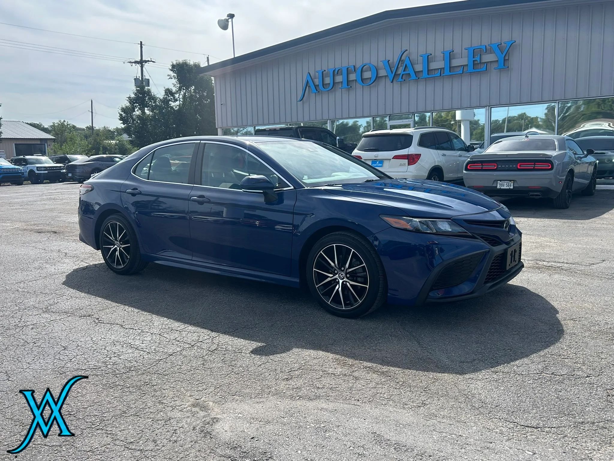 Used 2023 Toyota Camry SE w/ Cold Weather Package FWD image 1