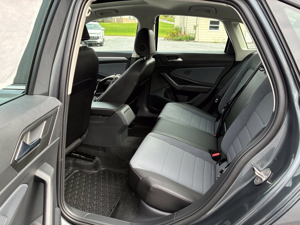 New 2026 Volkswagen Jetta SE FWD image 12