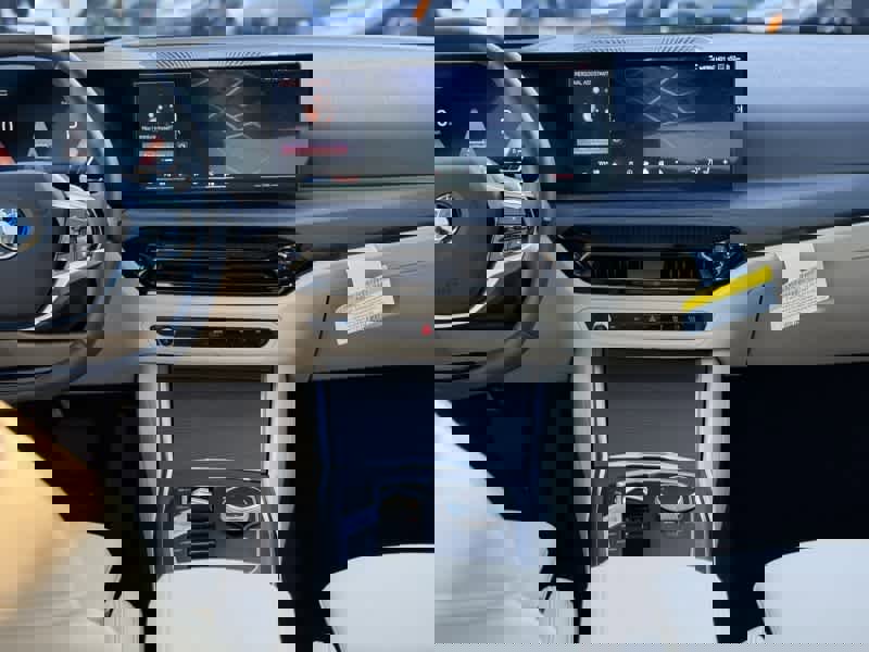 Certified 2025 BMW 330i Sedan w/ Premium Package image 25