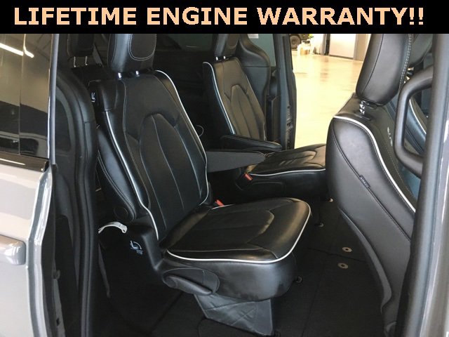 Certified 2025 Chrysler Pacifica Limited image 32