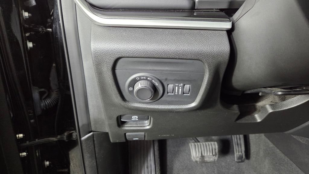 Used 2022 Jeep Grand Cherokee L Laredo w/ Luxury Tech Group I AWD/4WD image 20