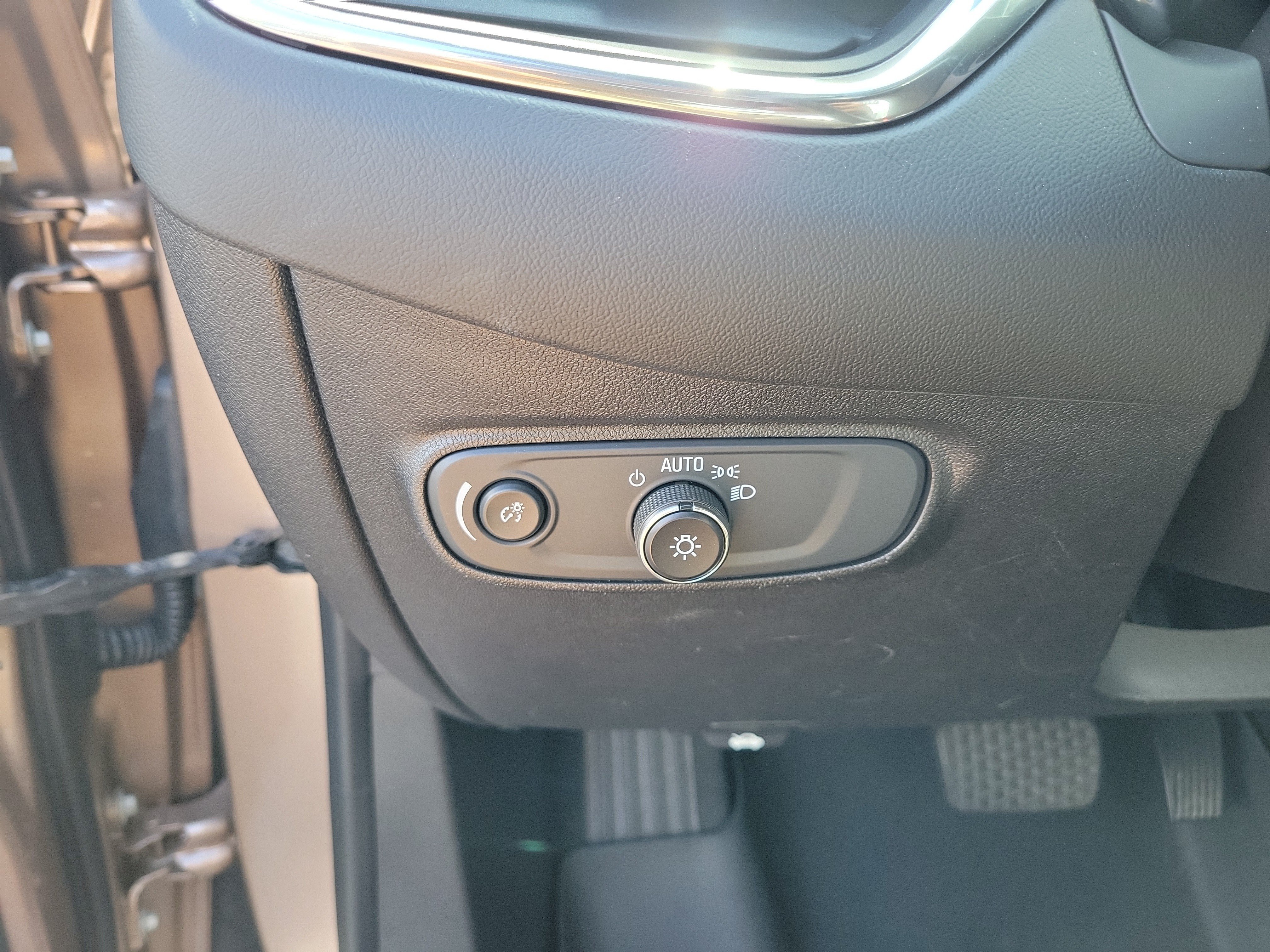 Used 2018 Chevrolet Equinox LT FWD image 27