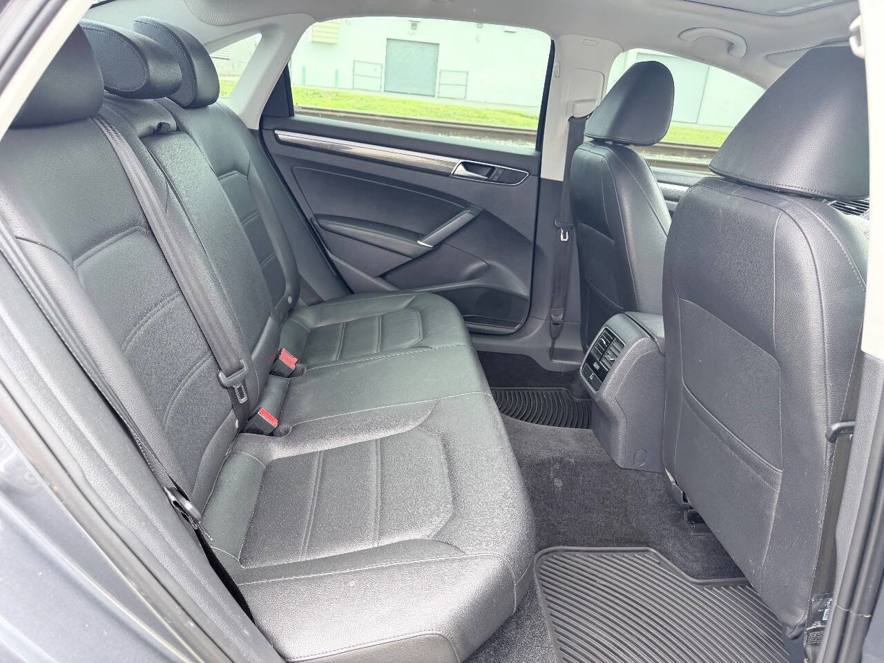 Used 2017 Volkswagen Passat 1.8T SE FWD image 21