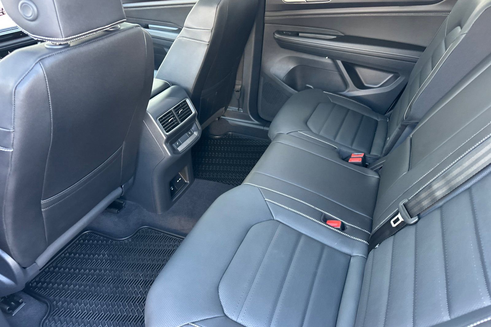 New 2026 Volkswagen Atlas Cross Sport SEL R-Line image 10