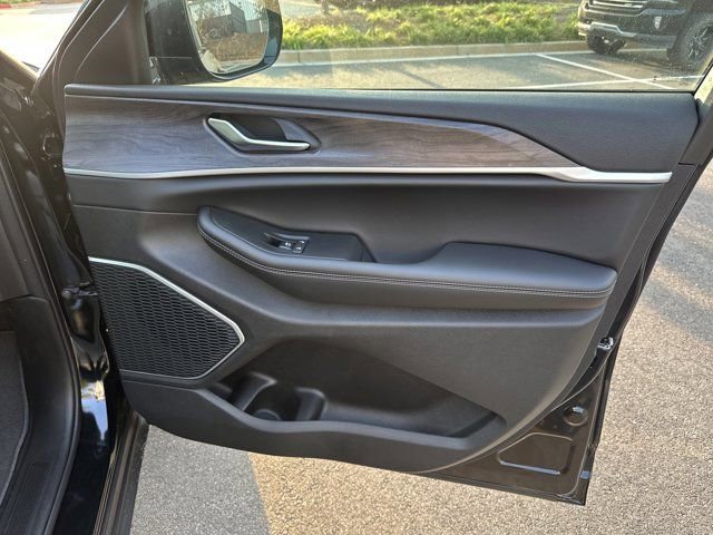 New 2025 Jeep Grand Cherokee Limited w/ Luxury Tech Group II image 14