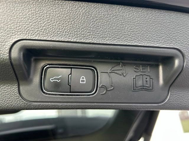 Used 2023 Ford Explorer XLT AWD/4WD image 49