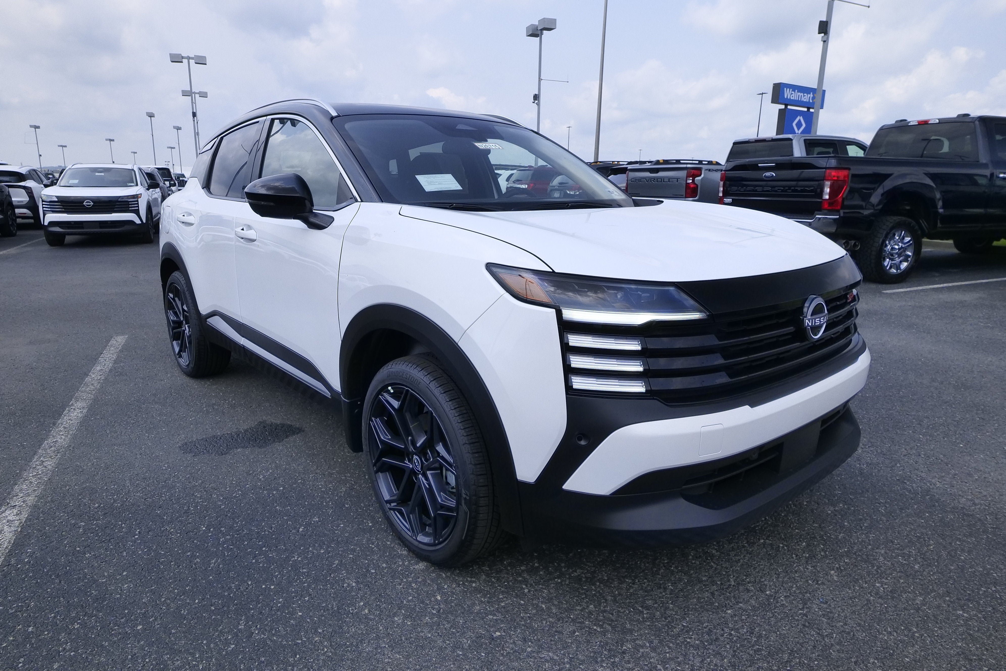 New 2026 Nissan Kicks SR w/ SR Premium Package AWD/4WD image 2