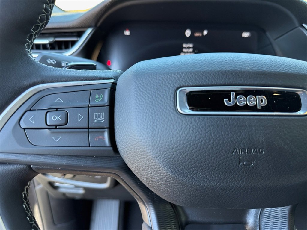 New 2025 Jeep Grand Cherokee Altitude image 25