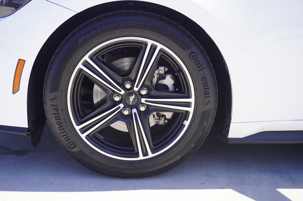 Used 2025 Ford Mustang Convertible RWD image 22