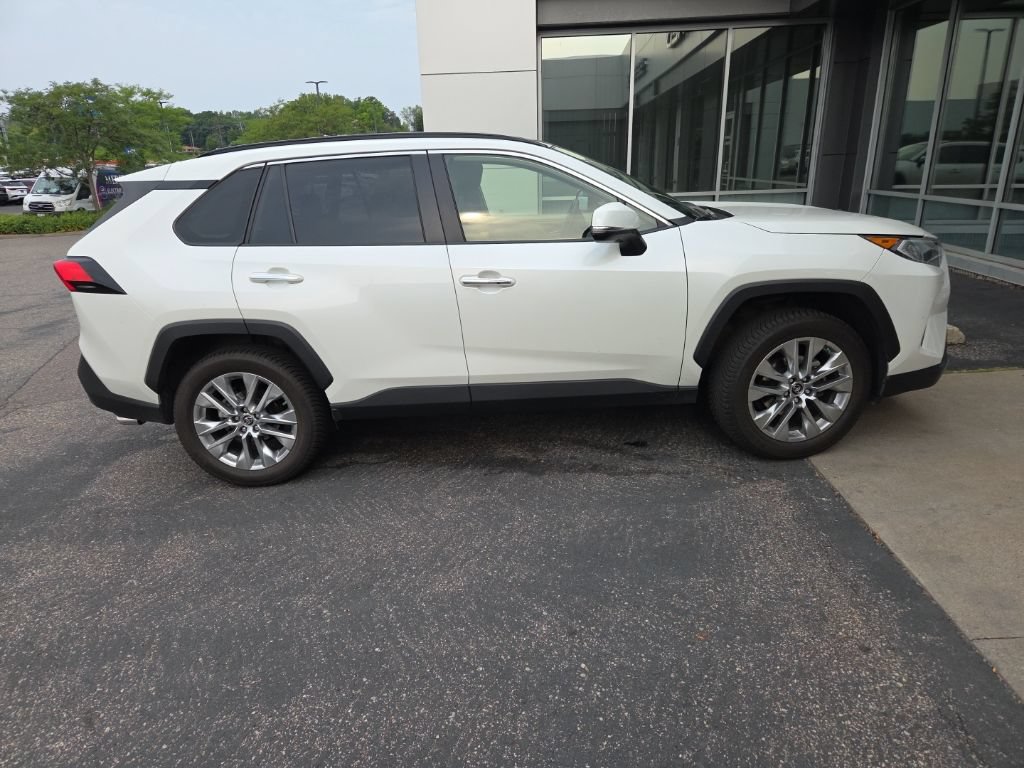 Used 2019 Toyota RAV4 Limited w/ Advanced Technology Package AWD/4WD image 22