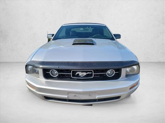 Used 2007 Ford Mustang Deluxe image 2