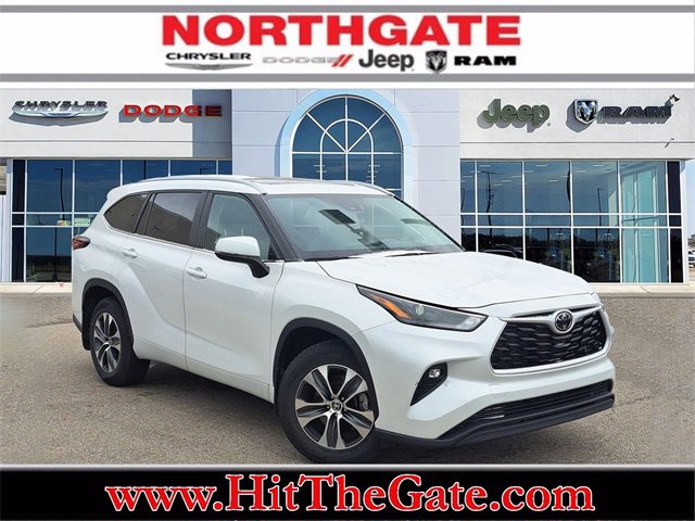 Used 2024 Toyota Highlander XLE