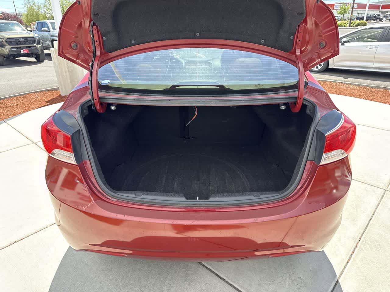 Used 2011 Hyundai Elantra Limited w/ Premium Pkg 5 FWD image 6