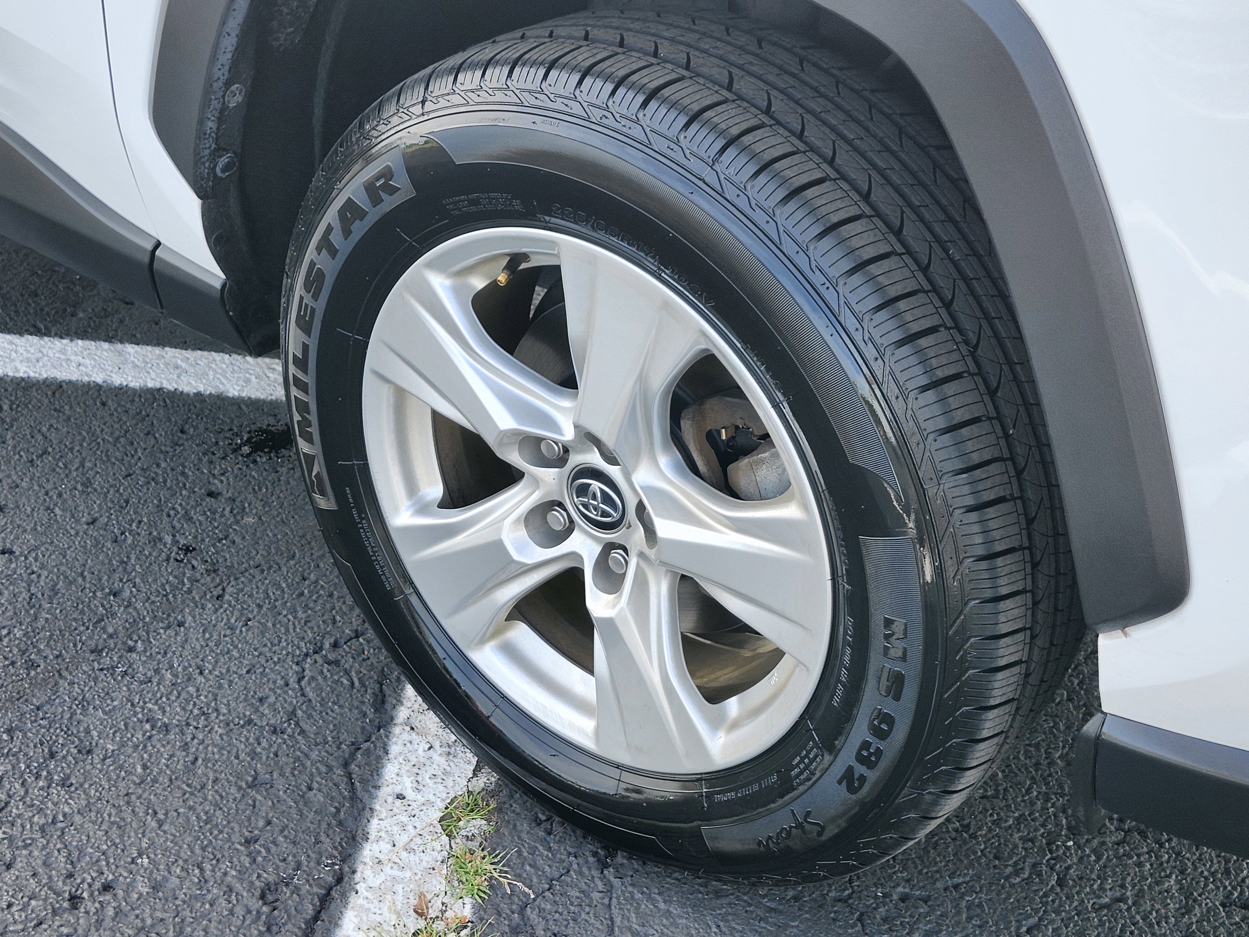 Used 2020 Toyota RAV4 XLE image 33