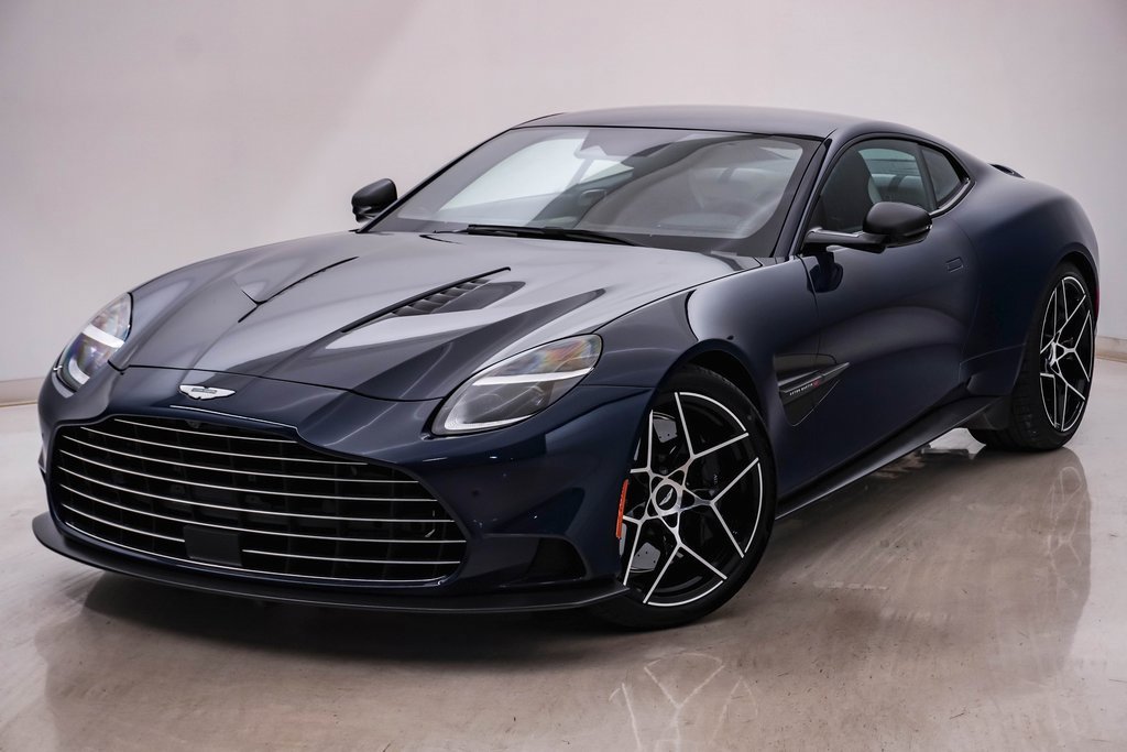 Used 2025 Aston Martin Vanquish image 3