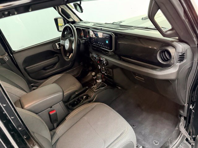 Certified 2025 Jeep Gladiator Sport AWD/4WD image 33