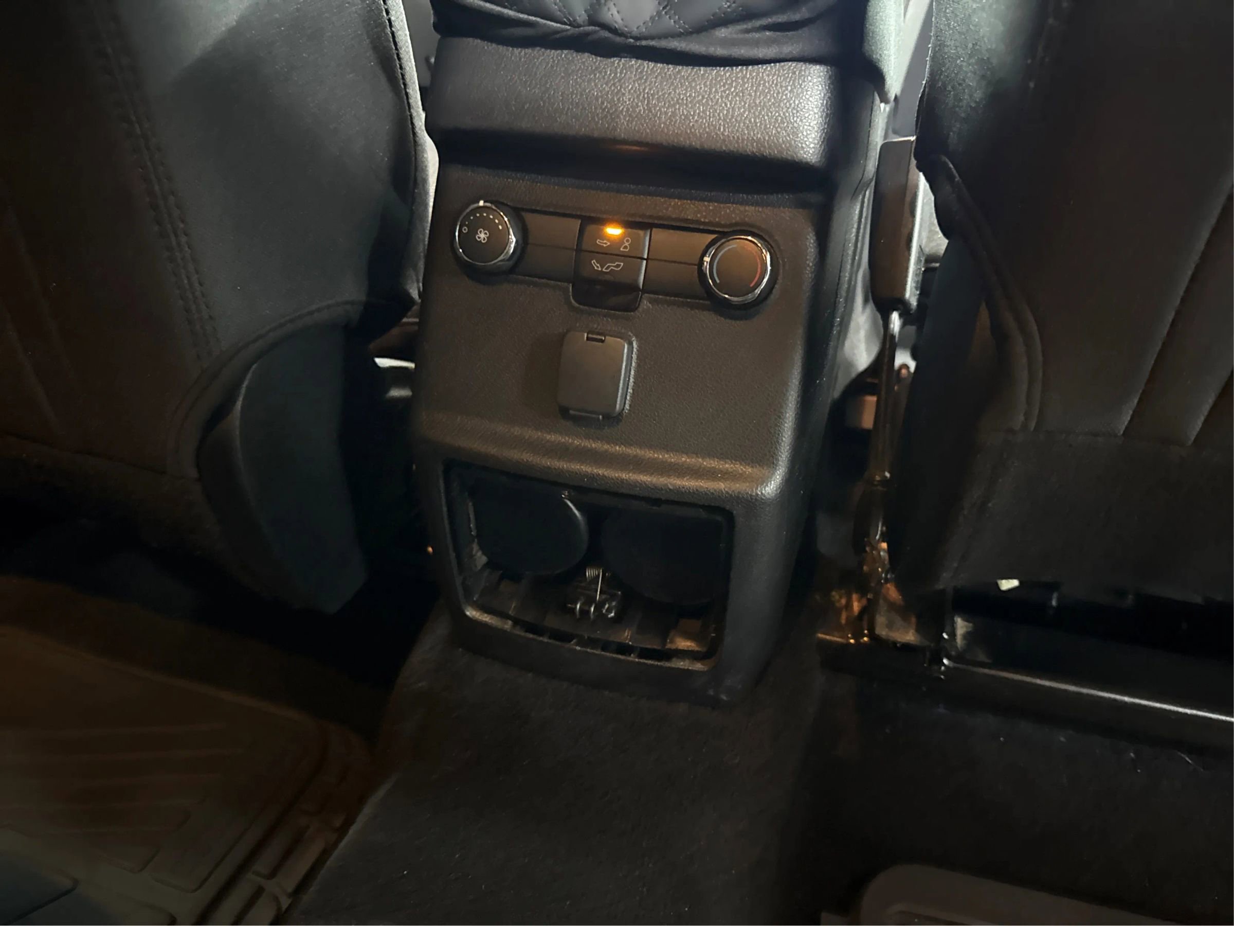 Used 2019 Ford Explorer XLT w/ Equipment Group 201A FWD image 32