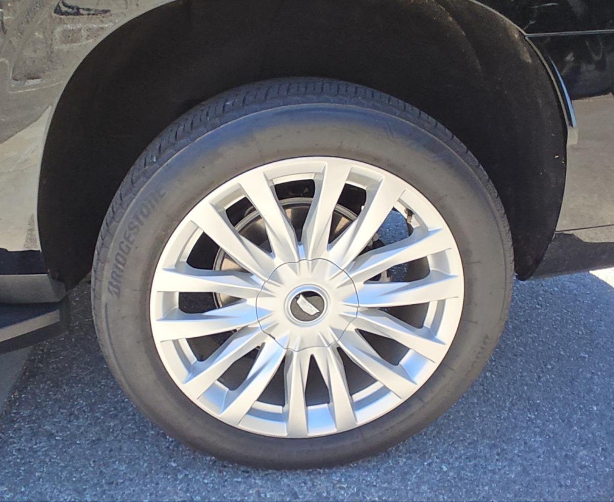 Used 2025 Cadillac Escalade ESV Luxury RWD image 16