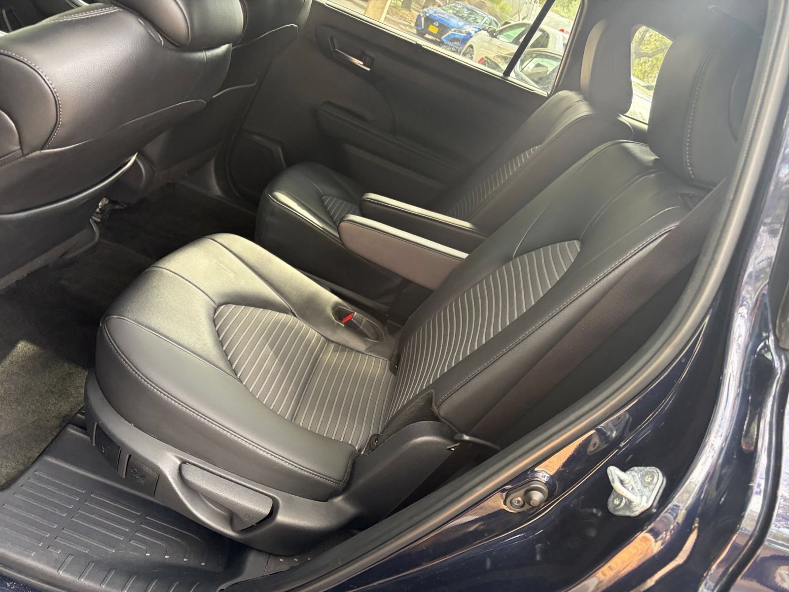 Used 2025 Toyota Highlander XSE AWD/4WD image 42
