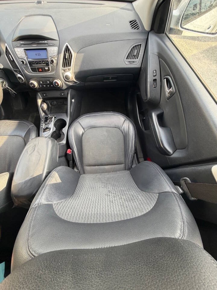 Used 2011 Hyundai Tucson GLS AWD/4WD image 32