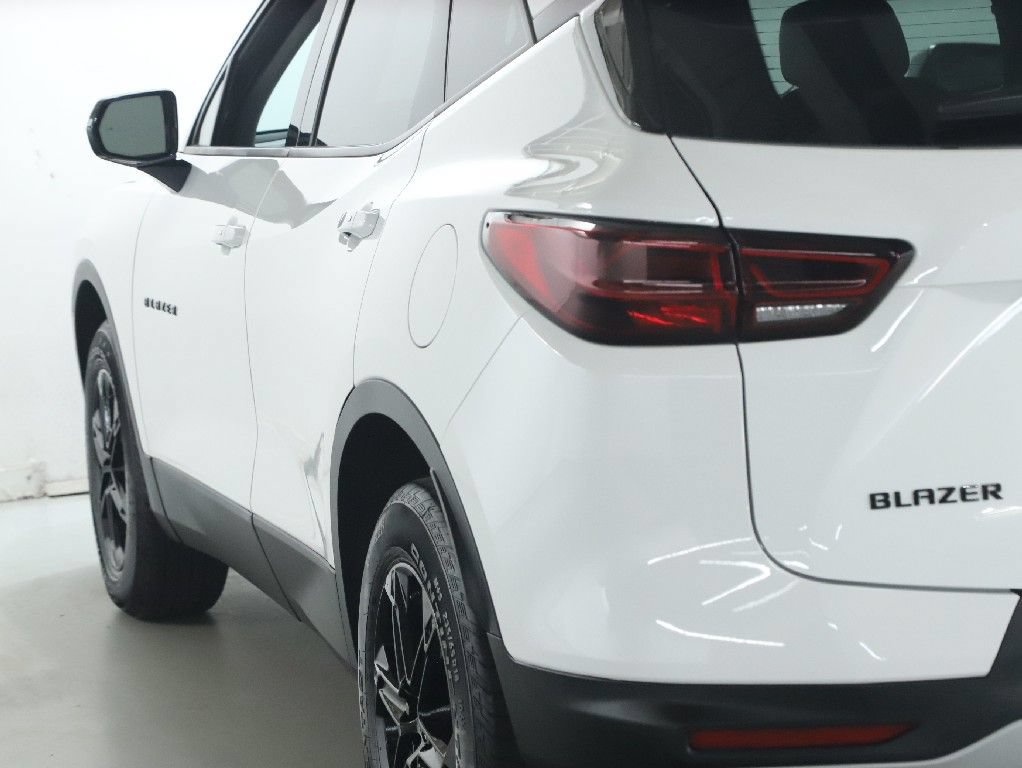 Used 2023 Chevrolet Blazer LT w/ Midnight/Sport Edition FWD image 41