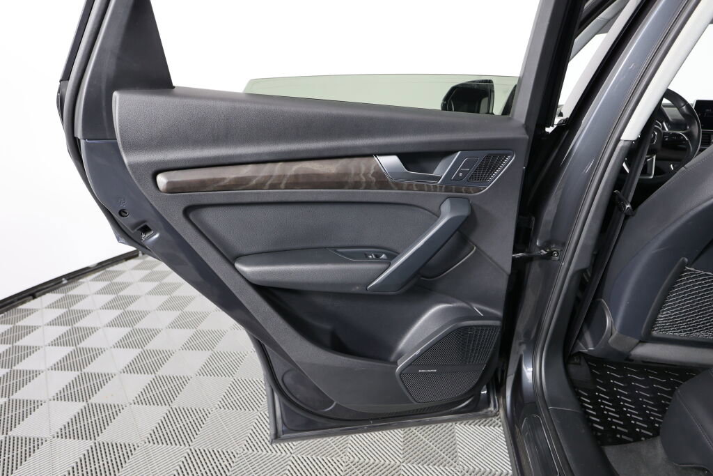 Used 2018 Audi Q5 2.0T Premium Plus w/ Premium Plus Package AWD/4WD image 17