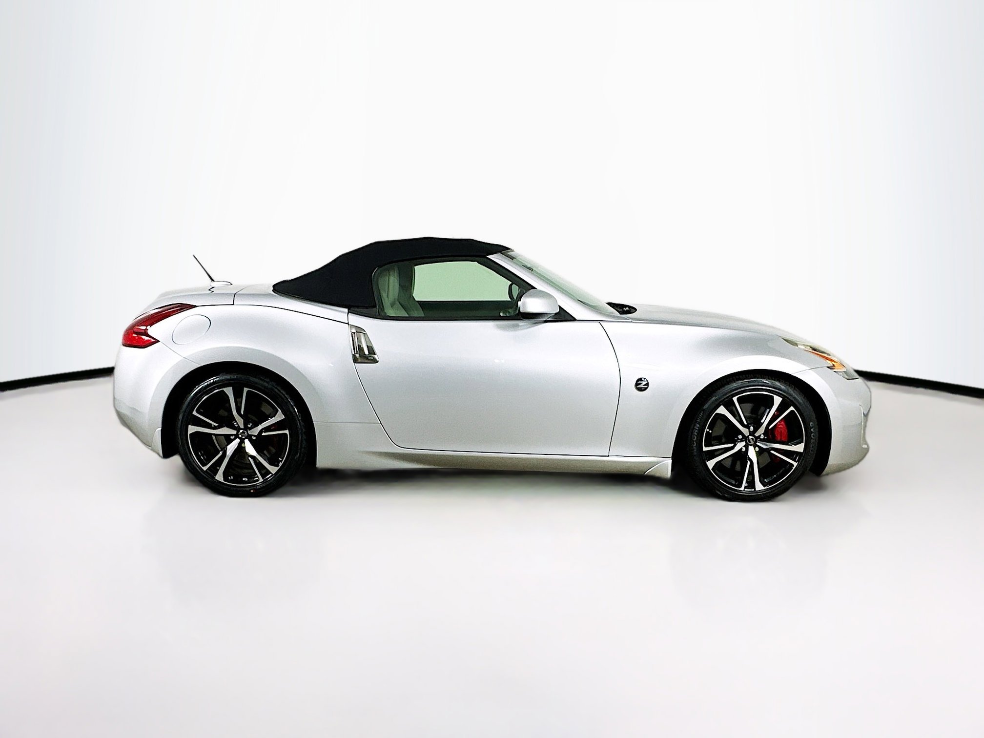 Used 2018 Nissan 370Z Touring Sport image 10