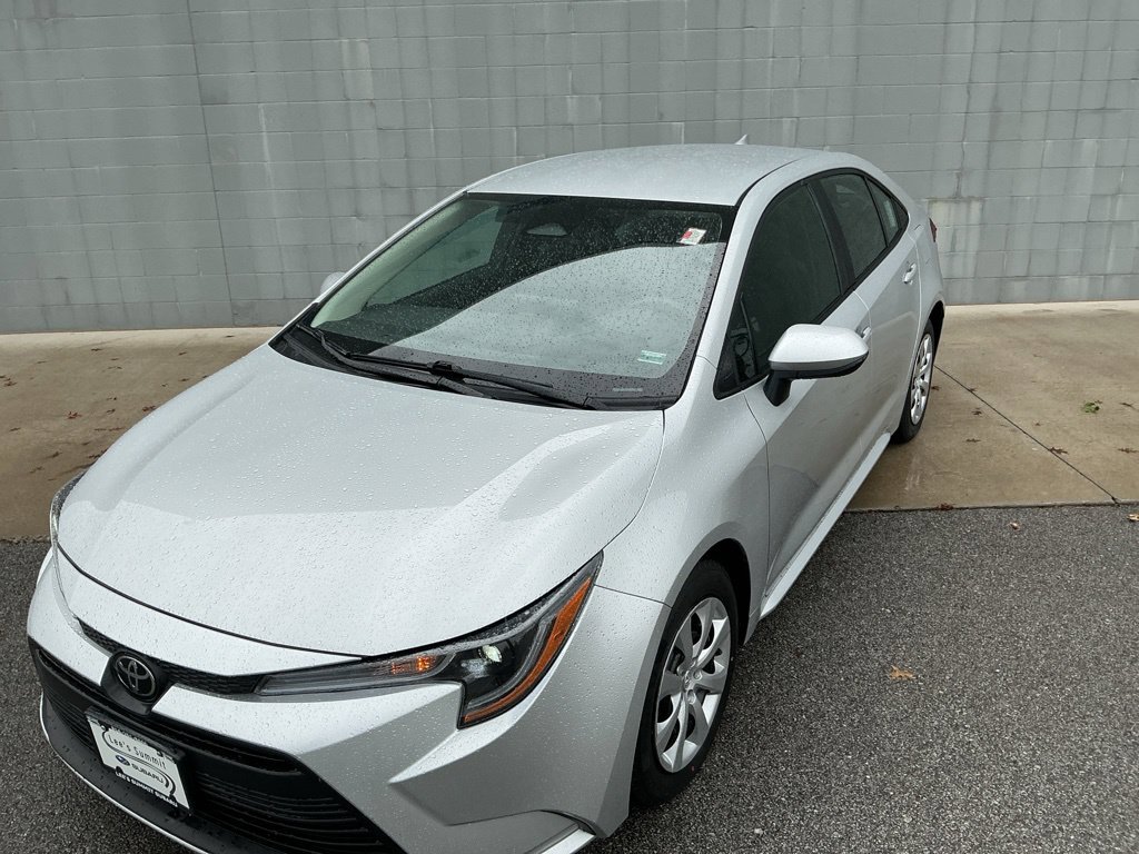 Used 2025 Toyota Corolla LE FWD image 4