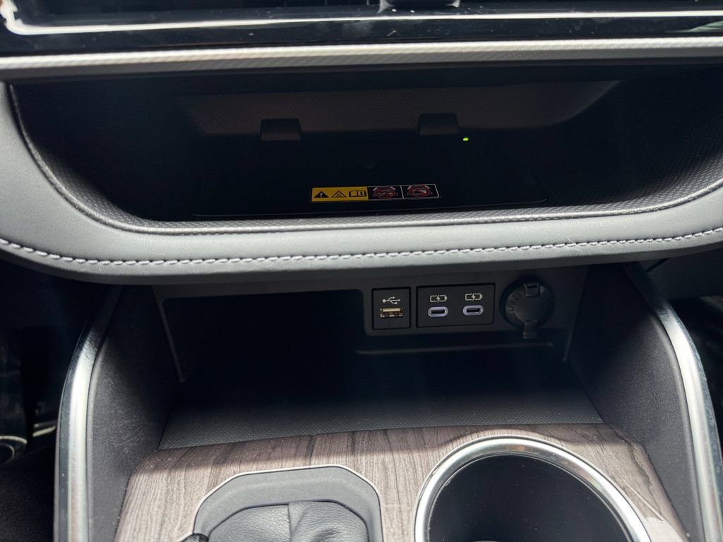 Used 2025 Toyota Highlander Platinum AWD/4WD image 24