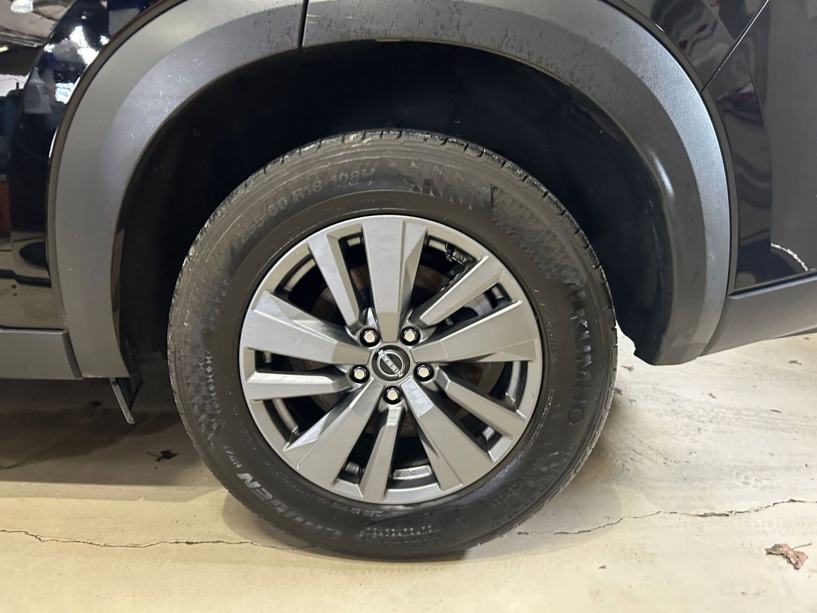 Used 2025 Nissan Pathfinder SV image 33