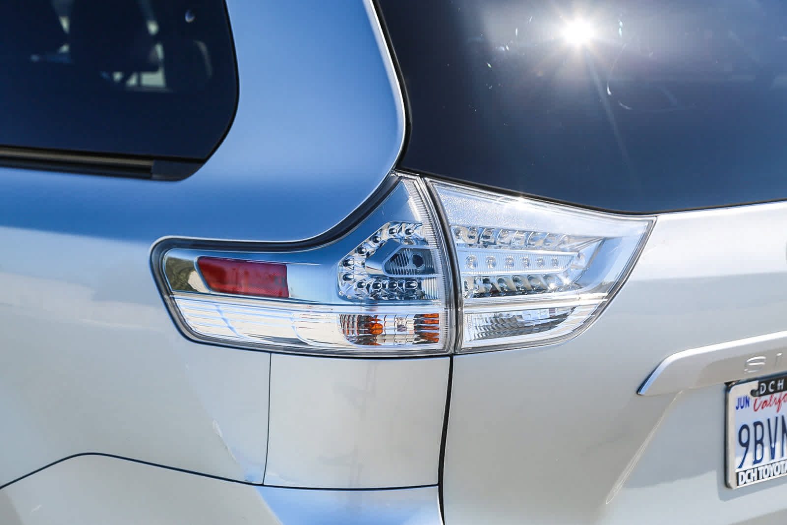 Certified 2019 Toyota Sienna SE w/ SE Preferred Package AWD/4WD image 9