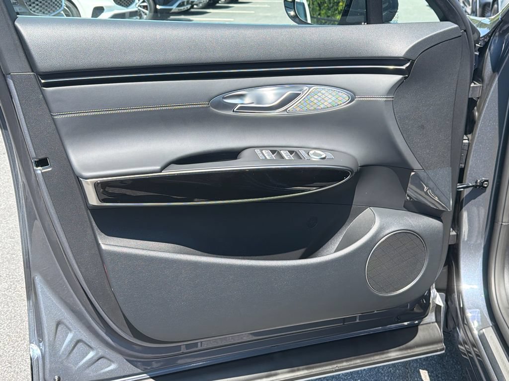 New 2027 Genesis GV70 2.5T AWD/4WD image 12