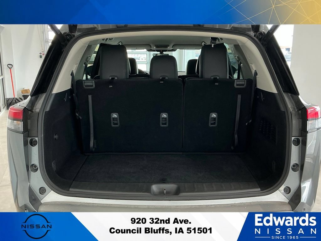 Used 2025 Nissan Pathfinder SL AWD/4WD image 8
