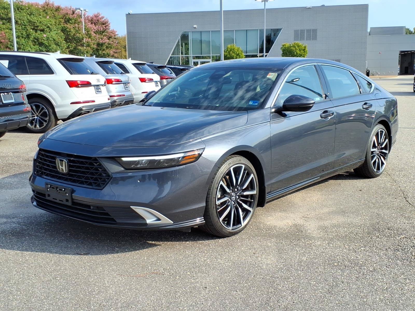 Used 2023 Honda Accord Touring image 1