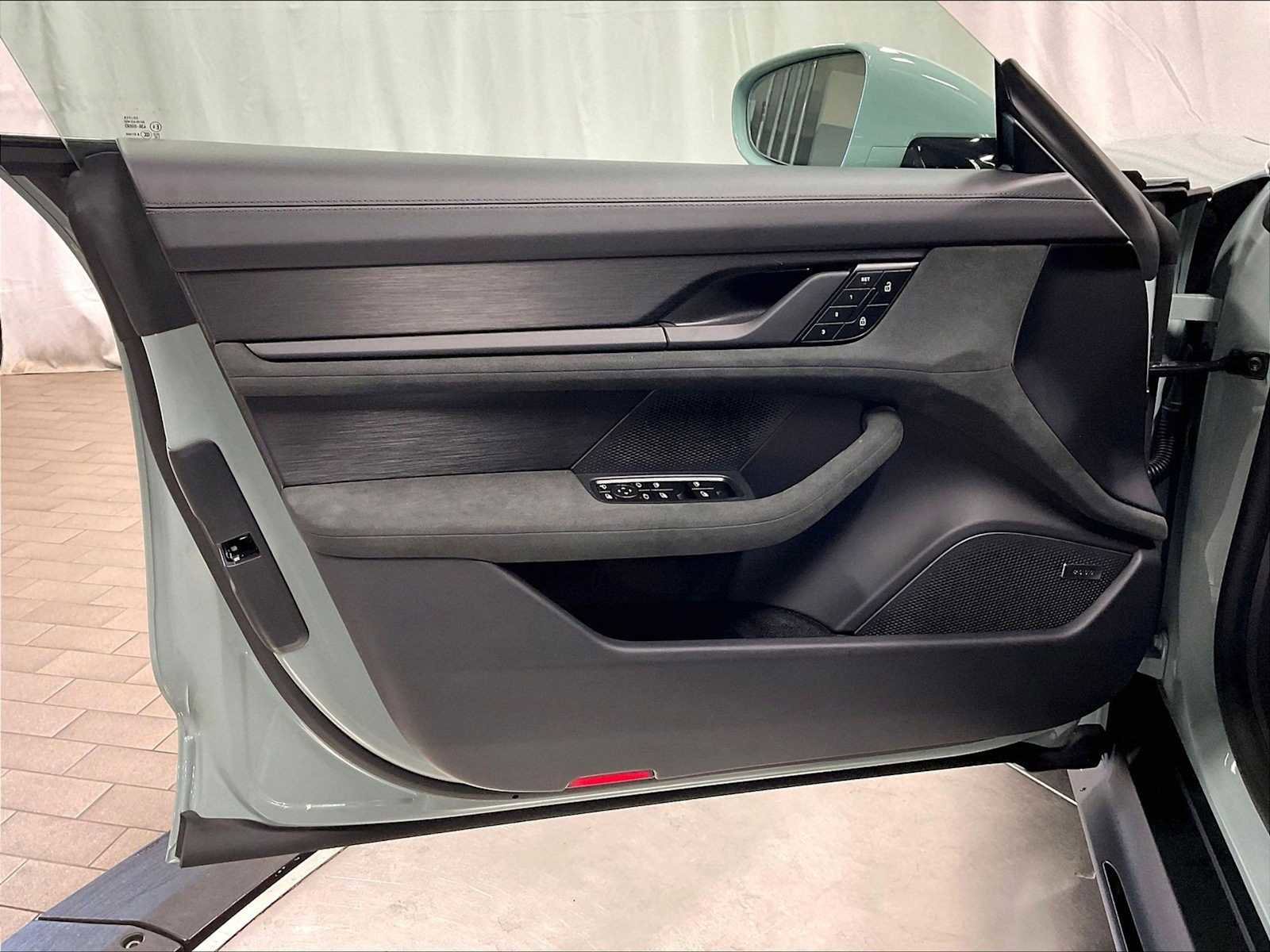 Used 2025 Porsche Taycan GTS image 25