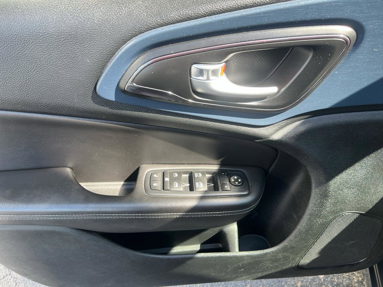 Used 2016 Chrysler 200 S w/ Premium Lighting Group AWD/4WD image 15