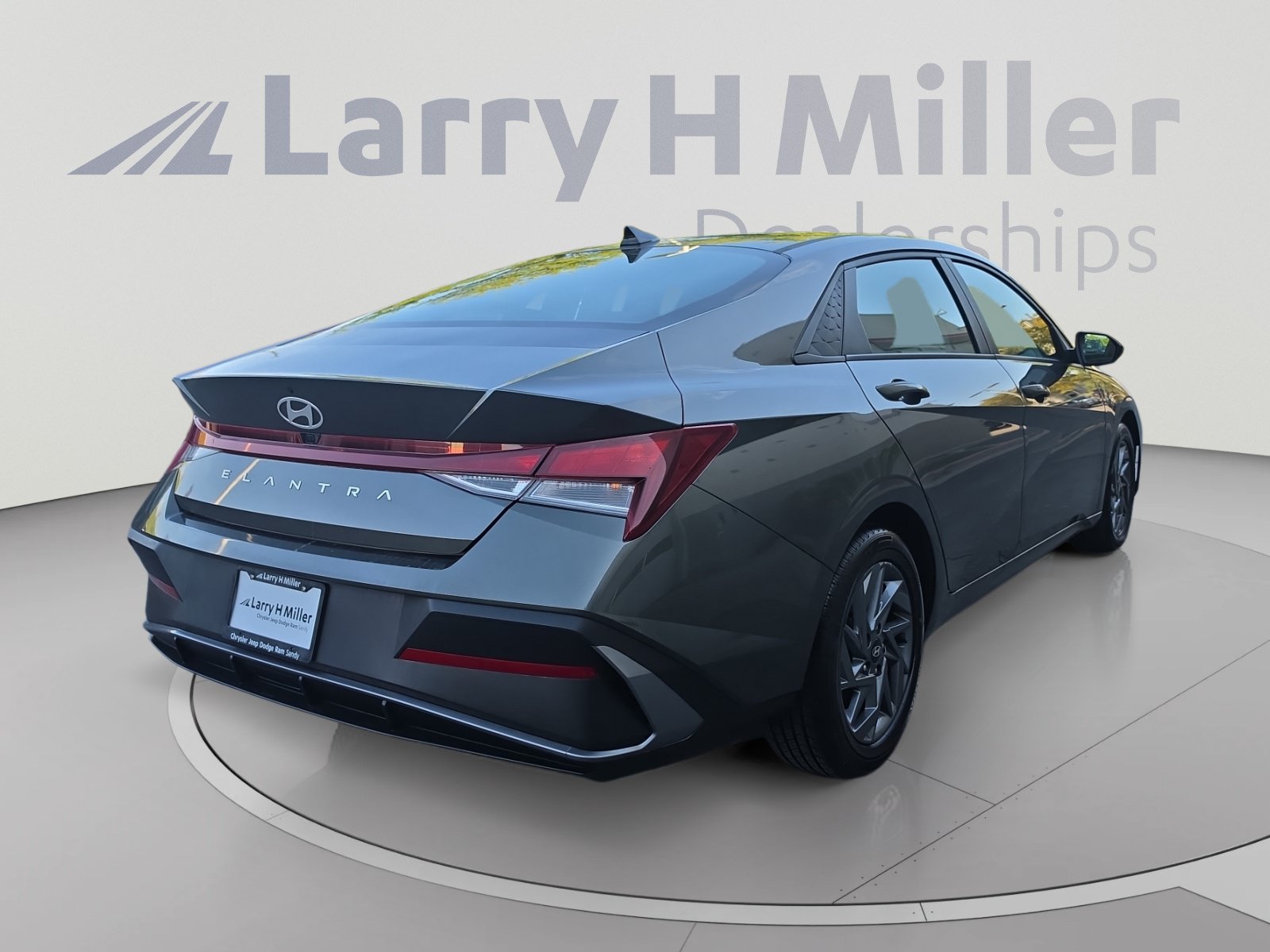 Used 2024 Hyundai Elantra SEL FWD image 5